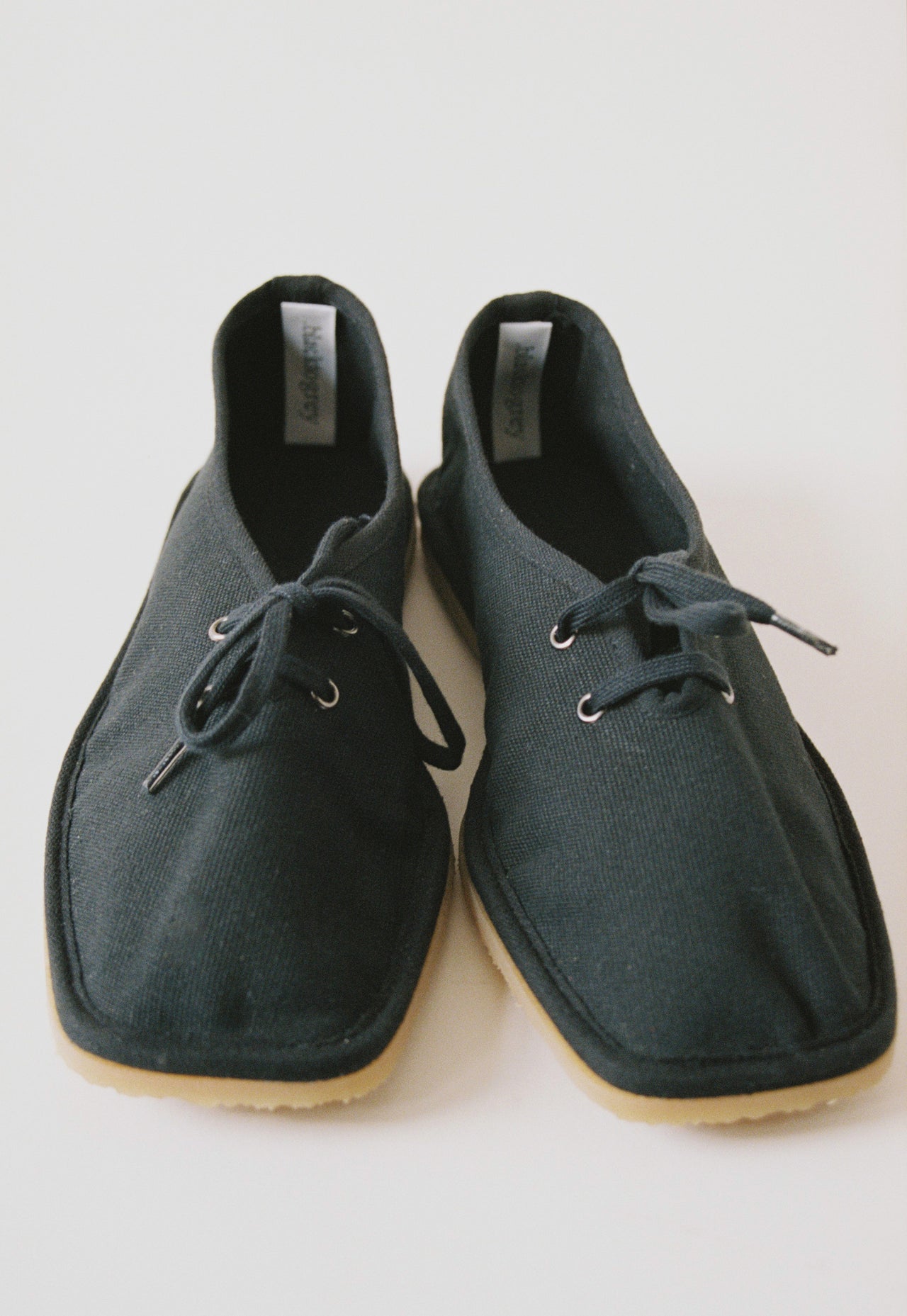 Lona Black